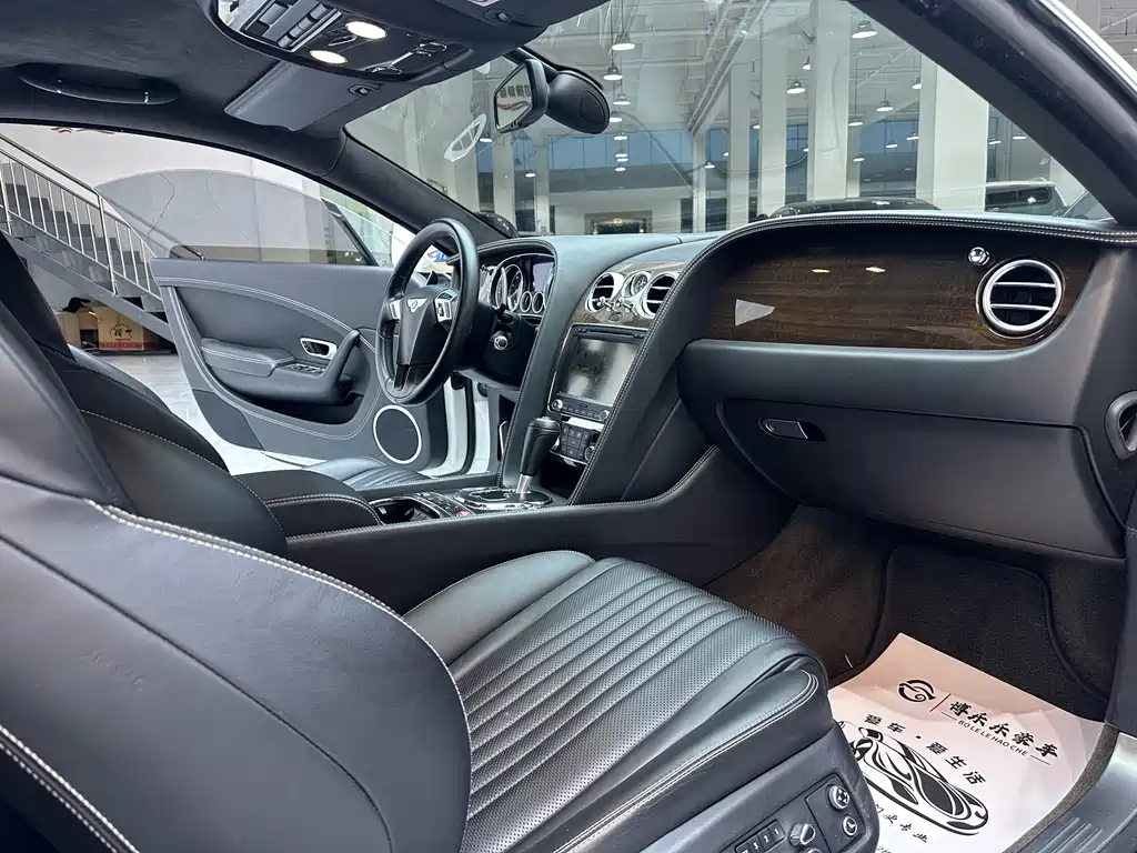 Bentley Continental 2018 — фото 10