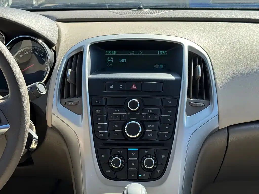 Buick Excelle 2013 — фото 13