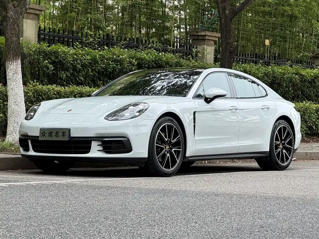 Porsche Panamera 2019 — фото 1