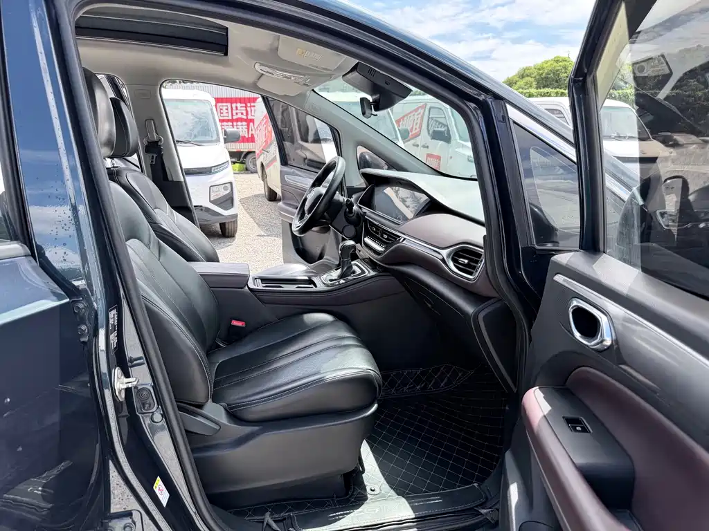 GAC Trumpchi M6 2022 — фото 10