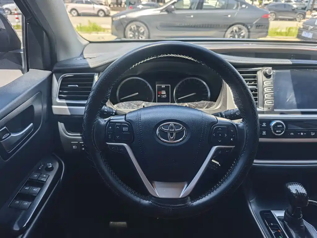Toyota Highlander 2020 — фото 12