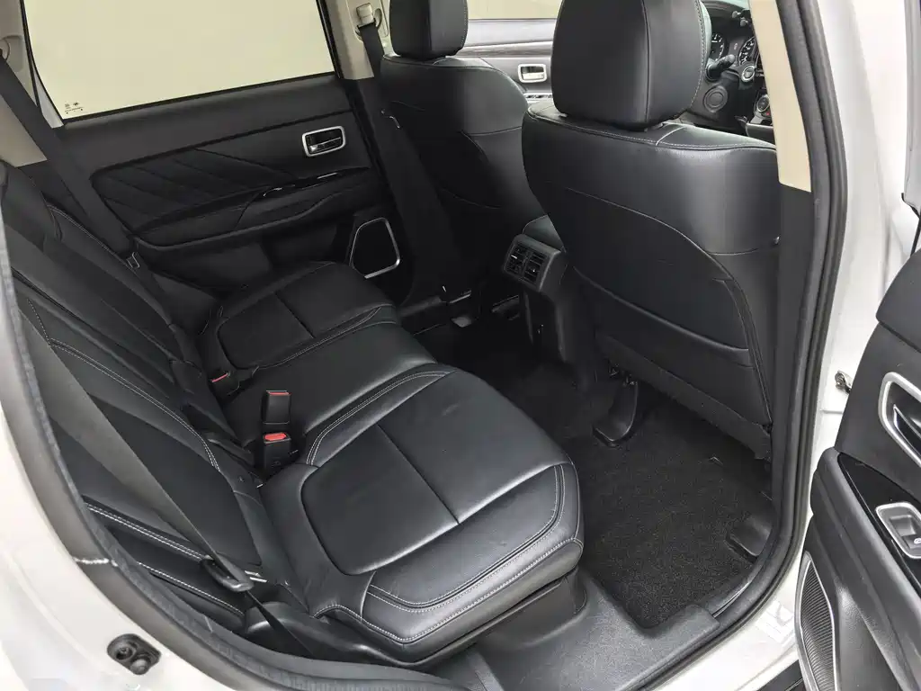 Mitsubishi Outlander 2020 — фото 12