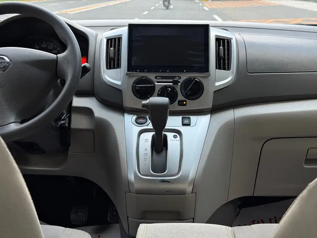 Nissan NV200 2017 — фото 13