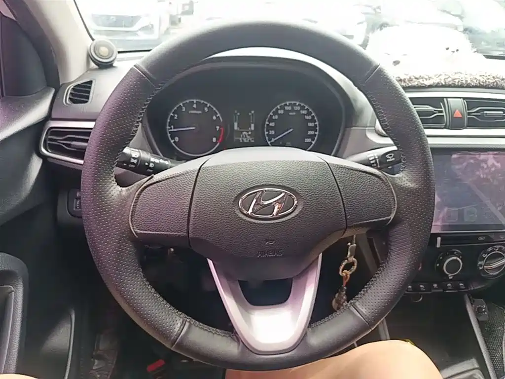 Hyundai Verna 2018 — фото 11