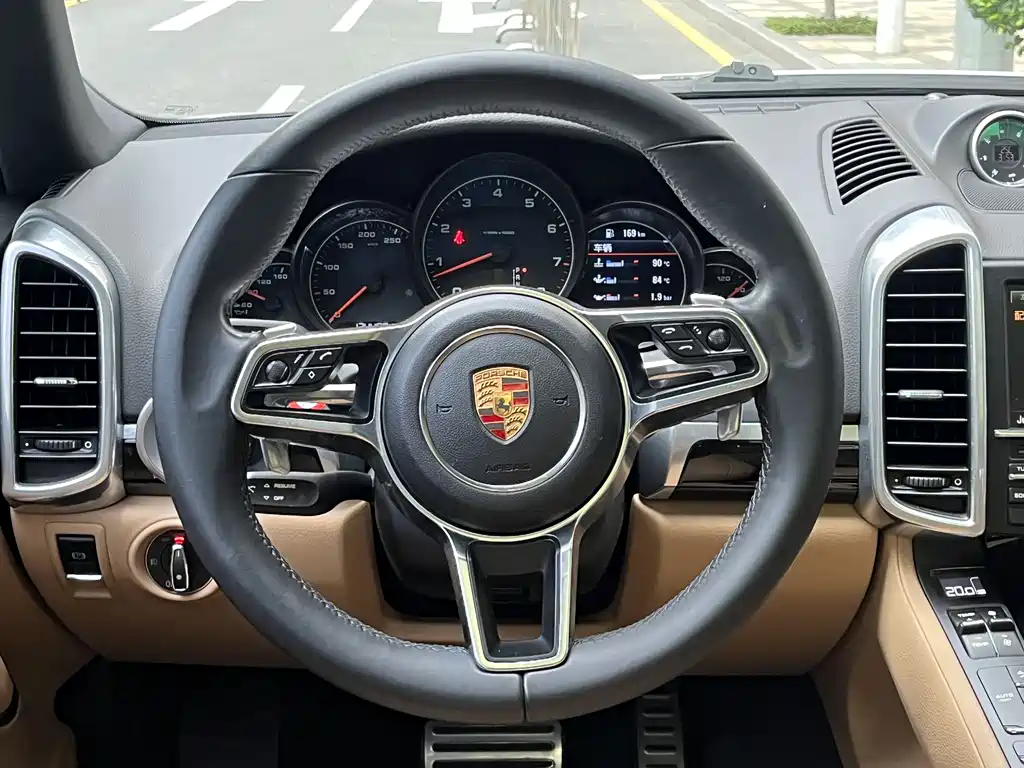 Porsche Cayenne 2016 — фото 14