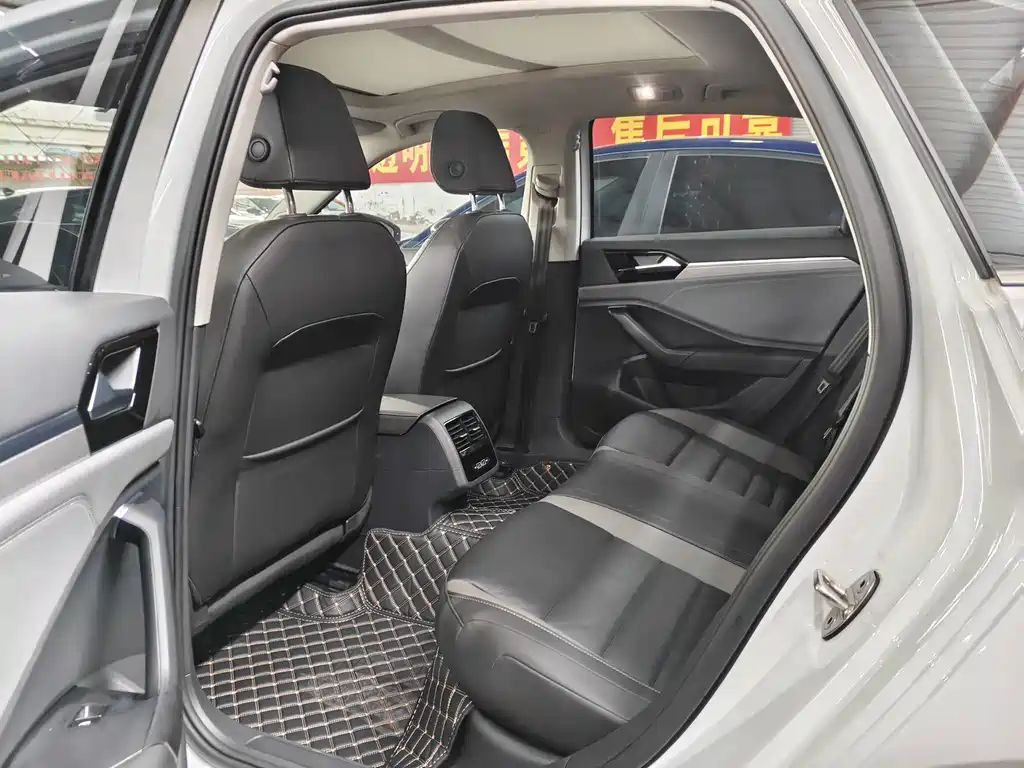 Volkswagen Sagitar 2021