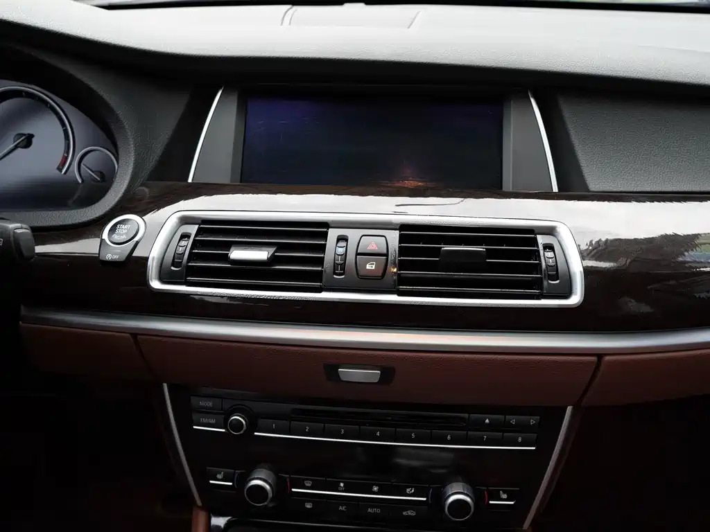 BMW 5 Series GT 2013 — фото 9