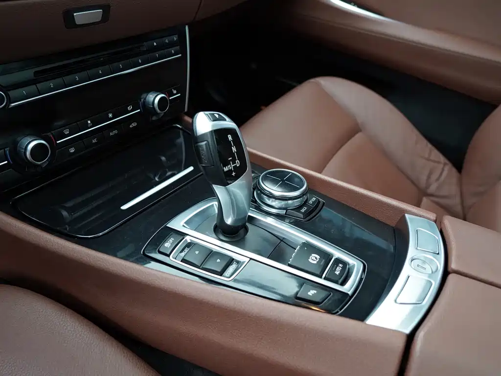 BMW 5 Series GT 2013 — фото 23