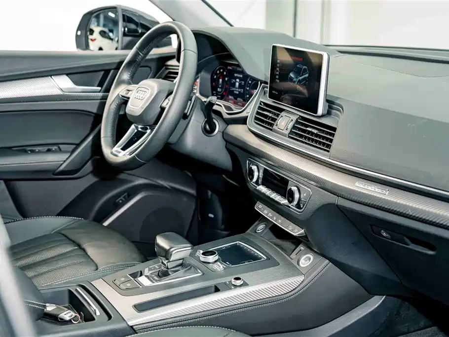 Audi Q5L 2021 — фото 18