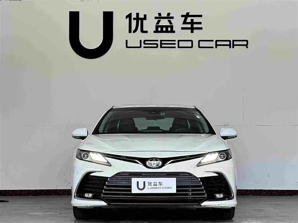 Toyota Camry 2023 — фото 2