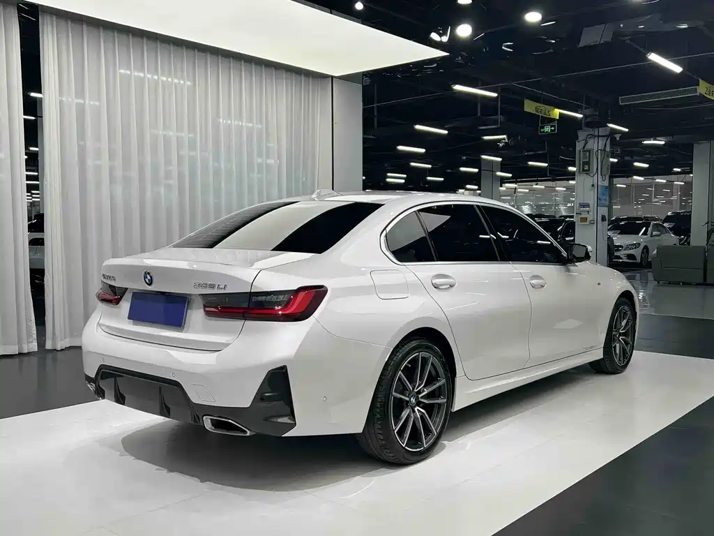 BMW 3 Series 2024 — фото 11