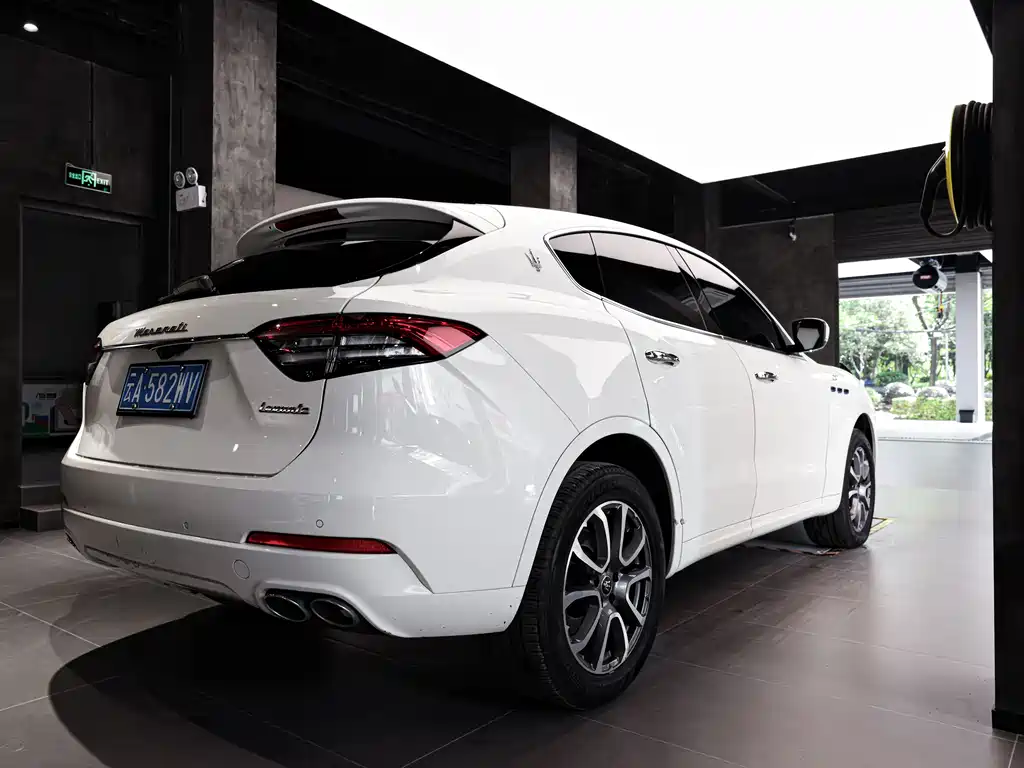 Maserati Levante 2023 — фото 13