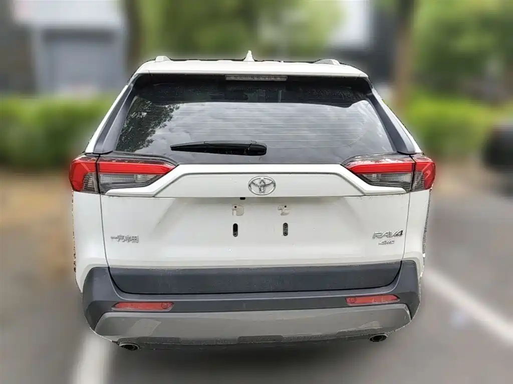 Toyota RAV4 2021 — фото 10