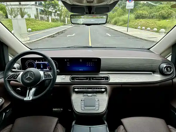 Mercedes-Benz V-Class 2025