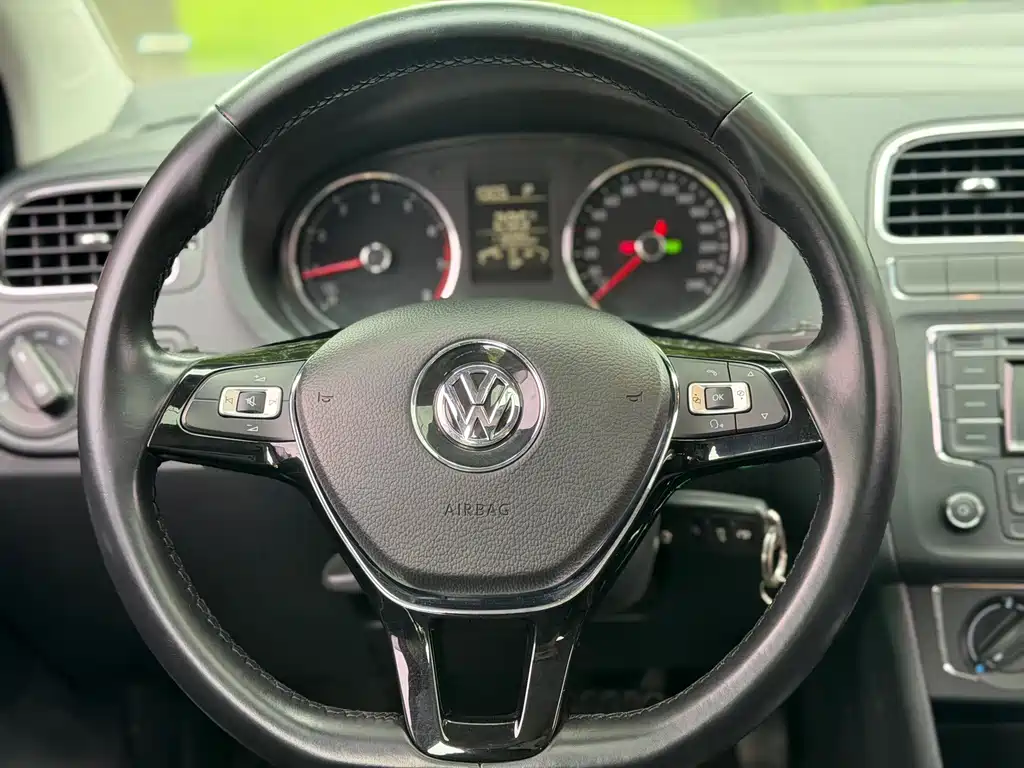 Volkswagen Polo 2018 — фото 12