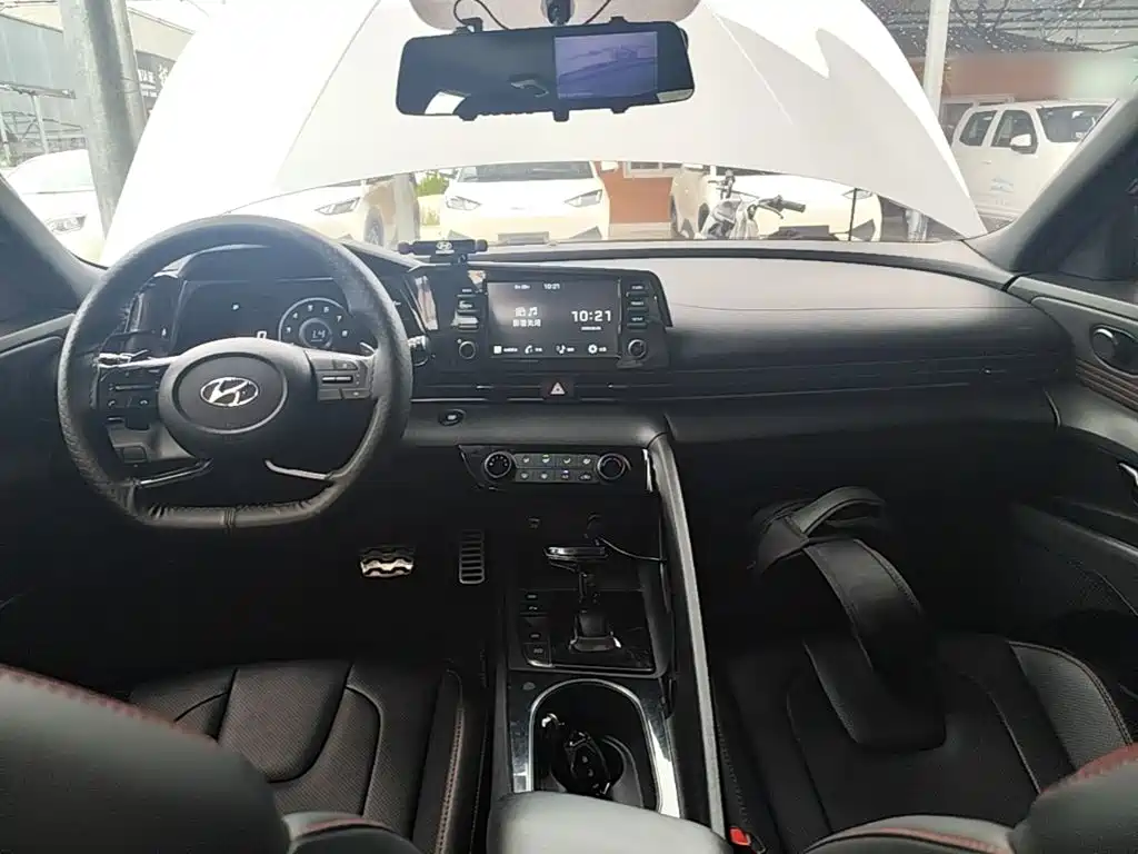 Hyundai Elantra 2021 — фото 10