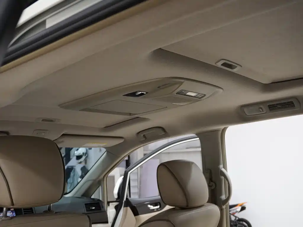 Nissan Quest 2016 — фото 16