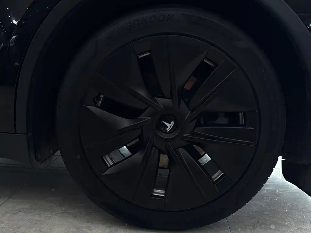 Tesla Model Y 2022 — фото 9