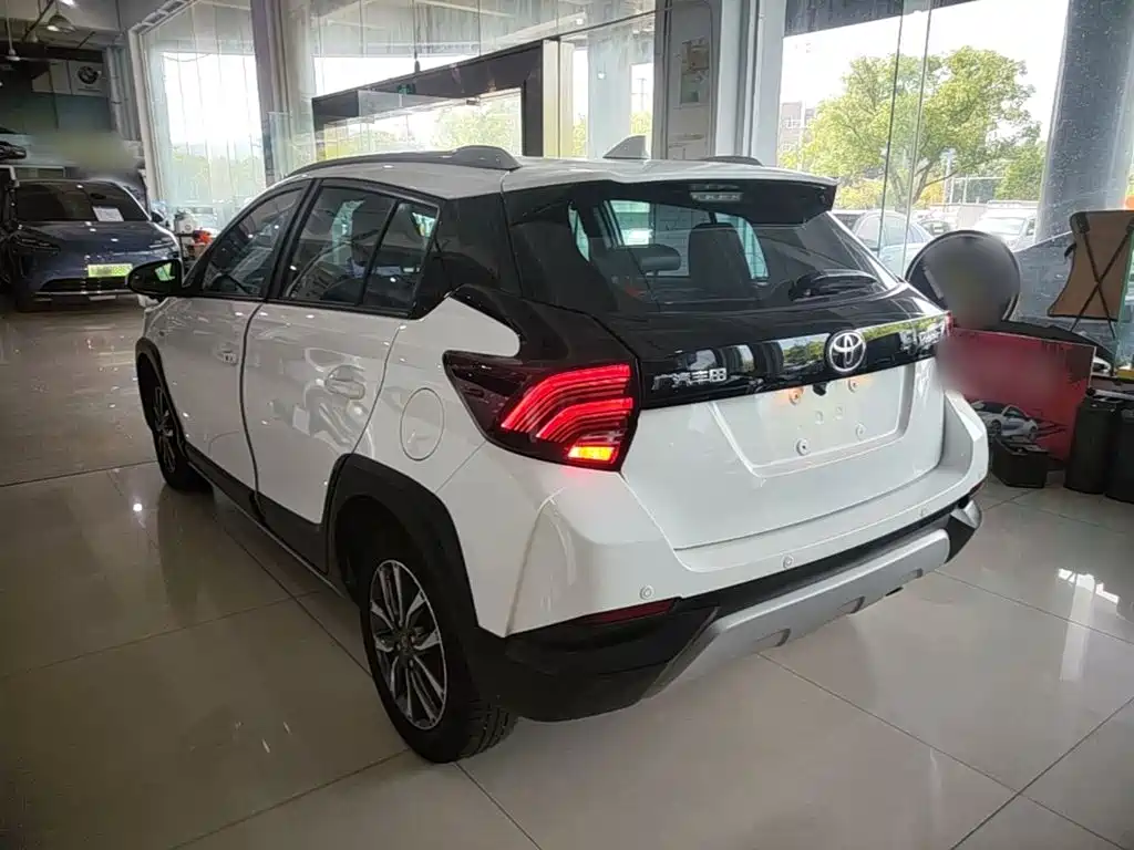 Toyota Yaris L 2022