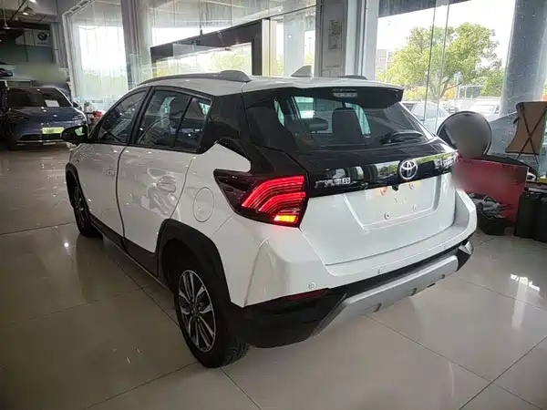 Toyota Yaris L 2022
