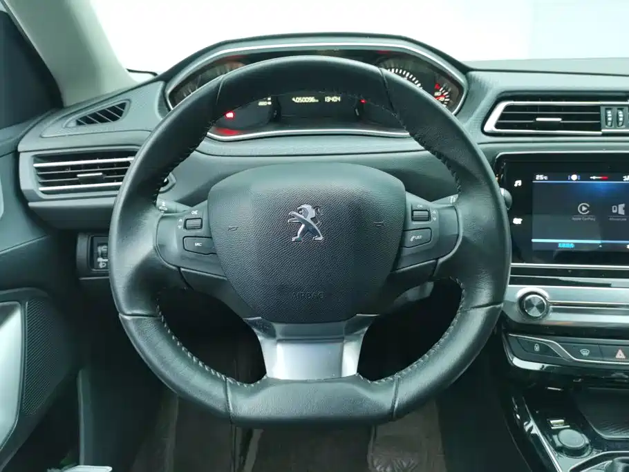 Peugeot 308 2019 — фото 15