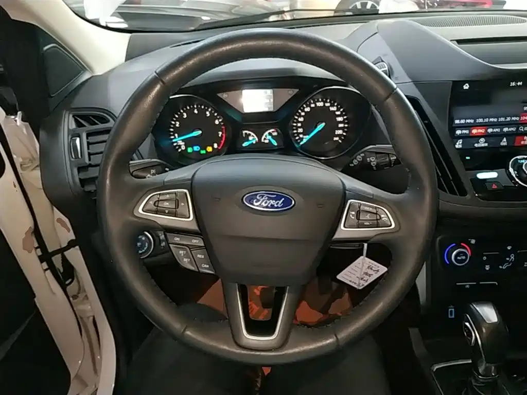 Ford Kuga 2018 — фото 11