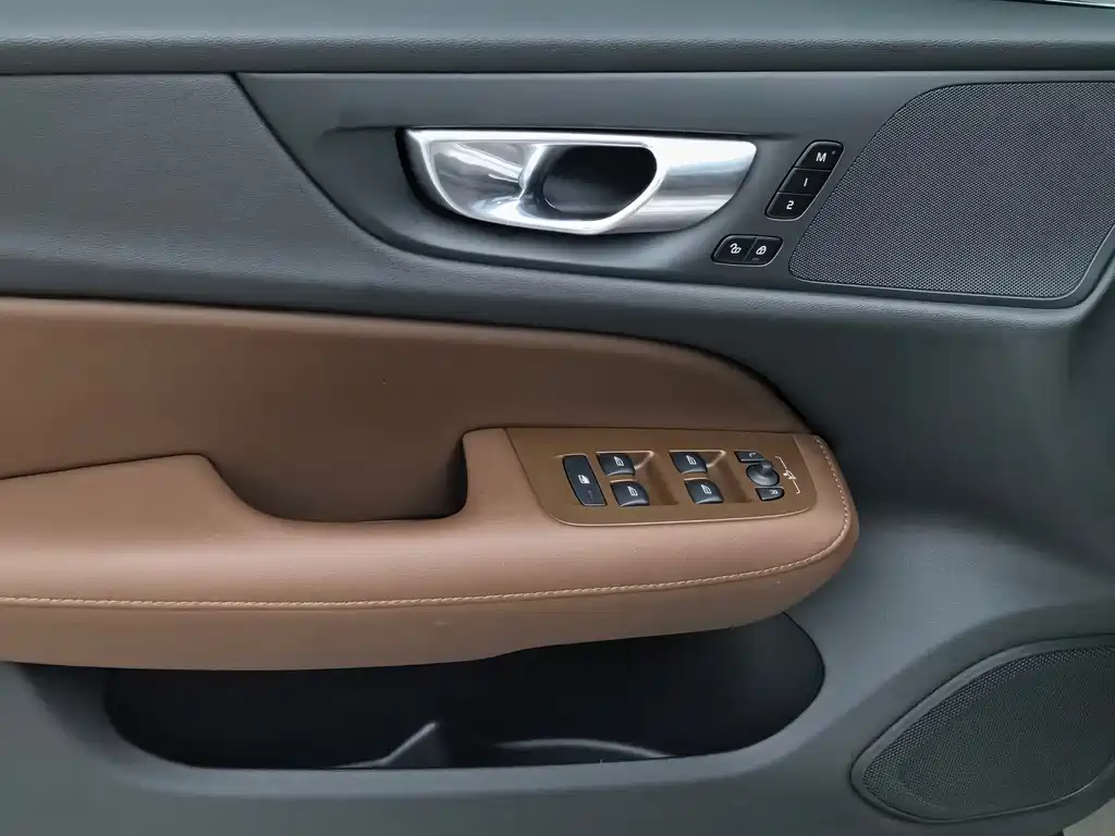 Volvo S60 2023 — фото 20