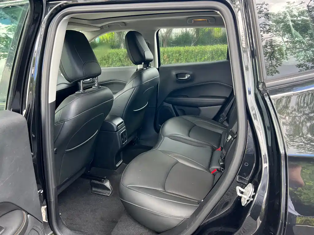 Jeep Compass 2018 — фото 14