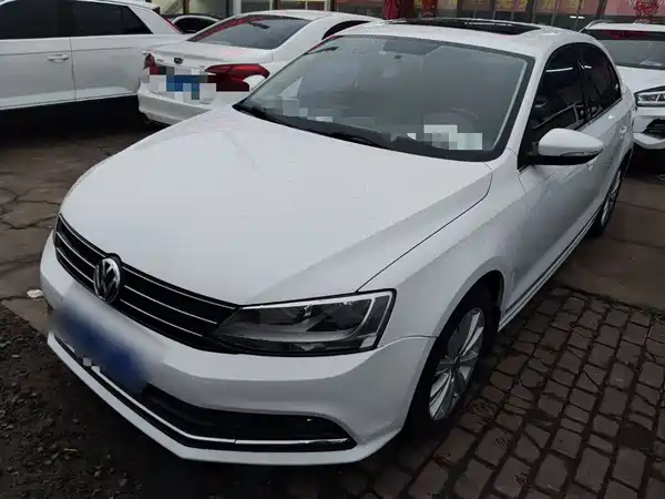 Volkswagen Sagitar 2015