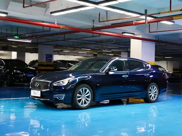 Infiniti Q70 2015