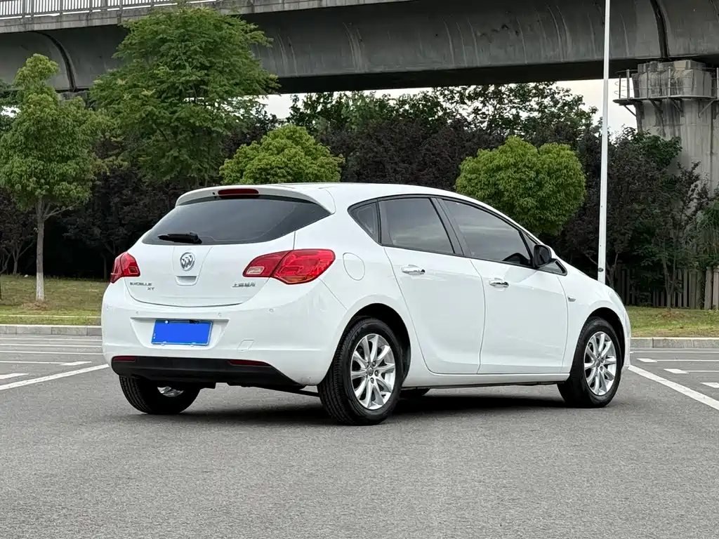 Buick Excelle 2014 — фото 6