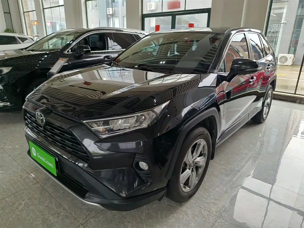 Toyota RAV4 2020 — фото 1