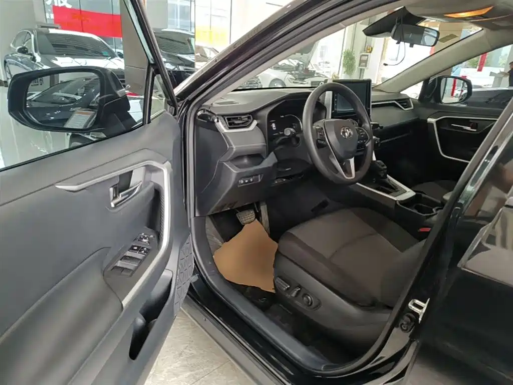Toyota RAV4 2020 — фото 16