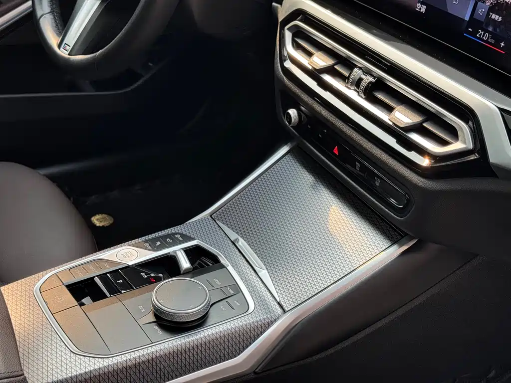 BMW 3 Series 2023 — фото 19