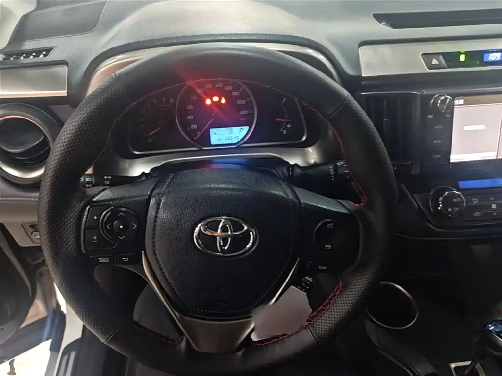 Toyota RAV4 2016 — фото 11