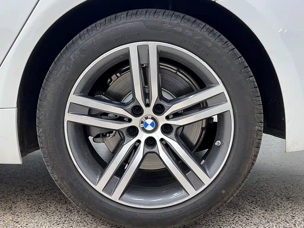BMW 5 Series 2022 — фото 10
