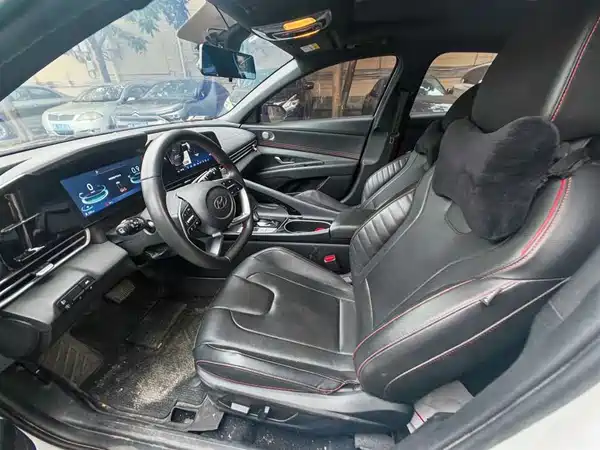 Hyundai Elantra 2023