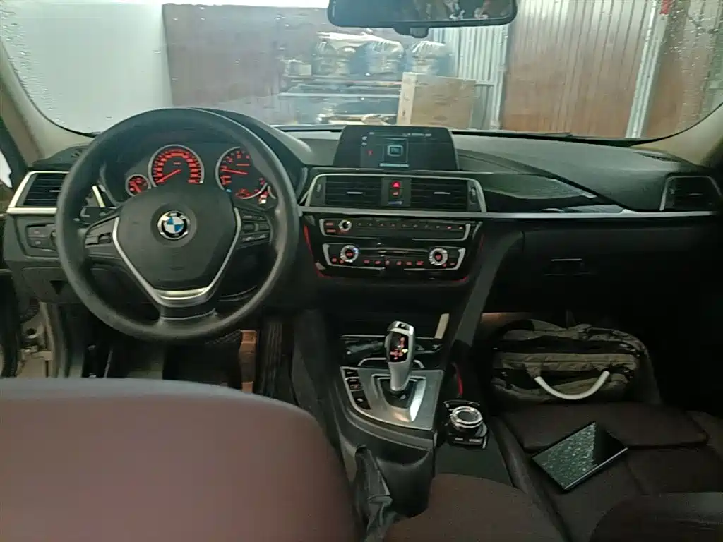 BMW 3 Series 2018 — фото 10