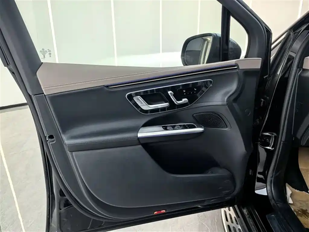 Mercedes-Benz EQE SUV 2025