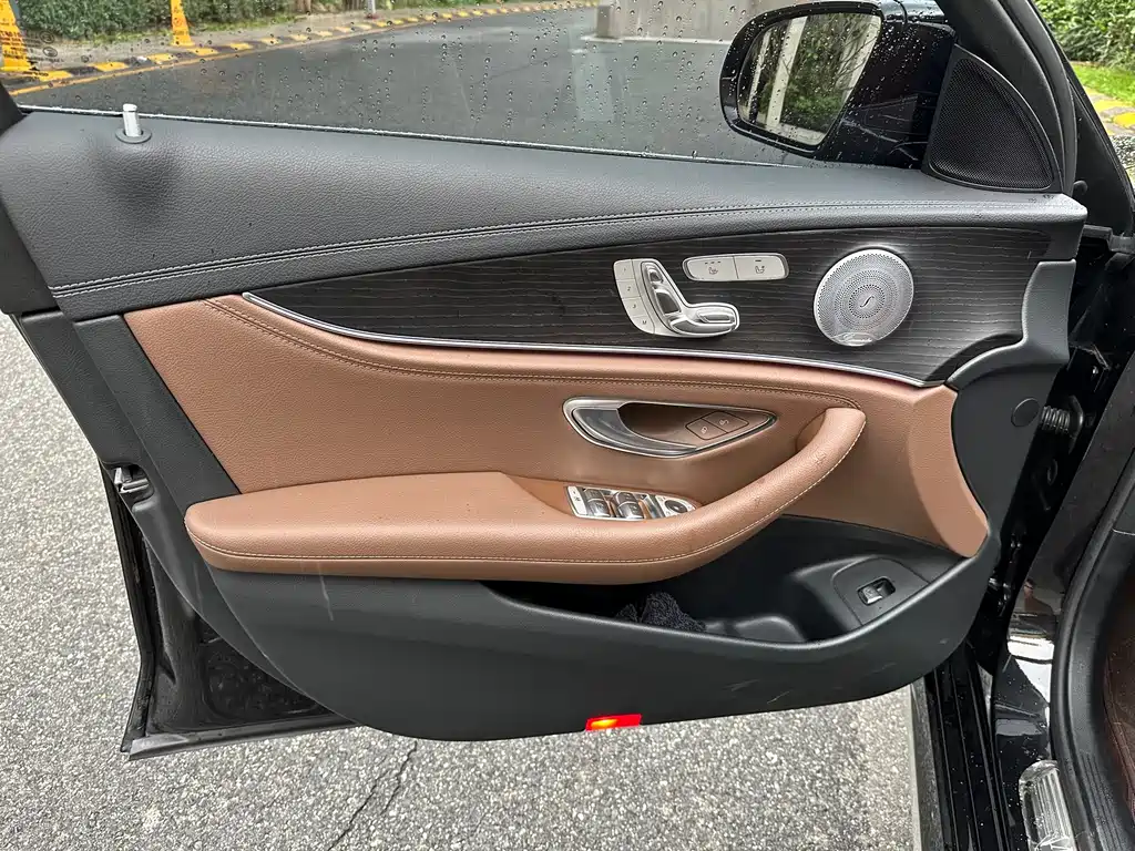 Mercedes-Benz E-Class 2020 — фото 15