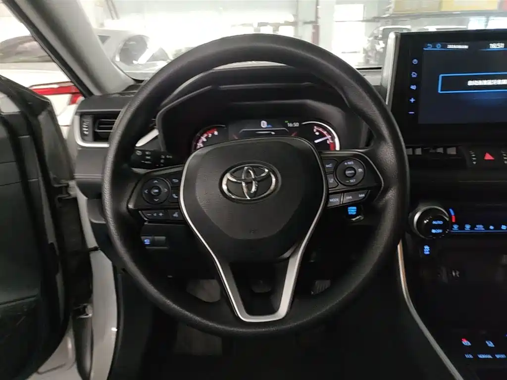 Toyota RAV4 2020 — фото 11