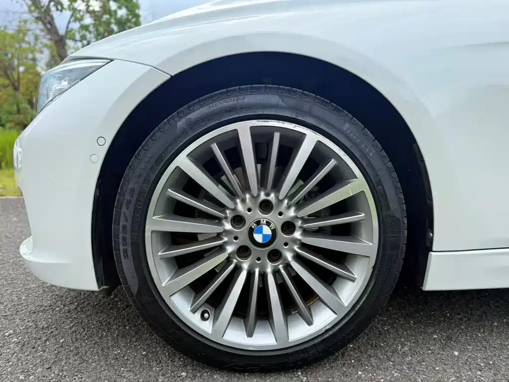 BMW 3 Series 2019 — фото 15
