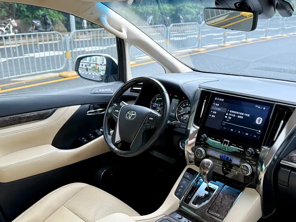 Toyota Alphard 2021 — фото 15