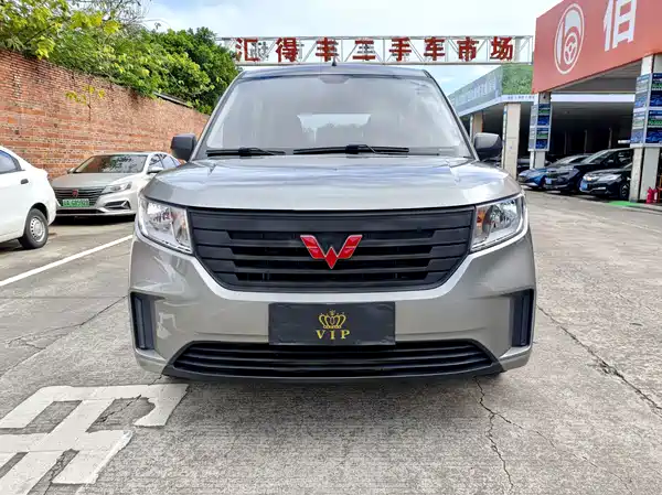 Wuling Hongguang PLUS 2022