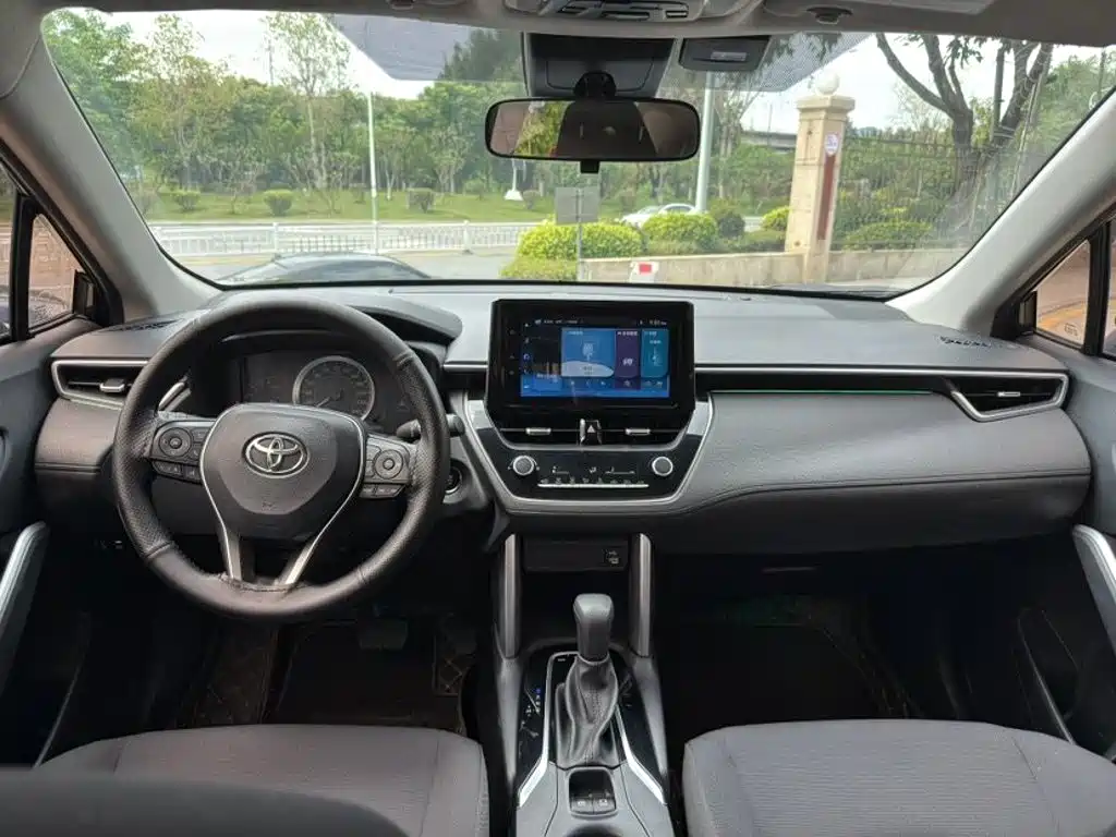 Toyota Corolla Cross 2022 — фото 11