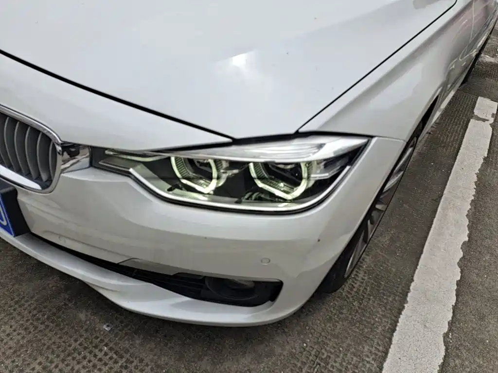 BMW 3 Series 2018 — фото 24