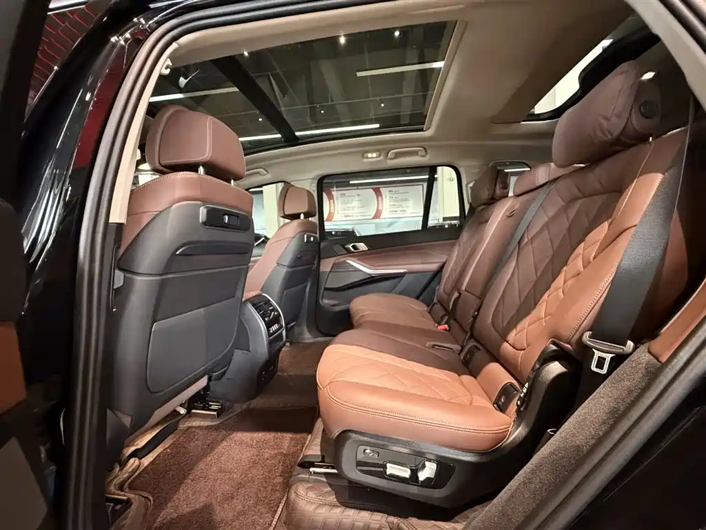 BMW X7 2026 — фото 32