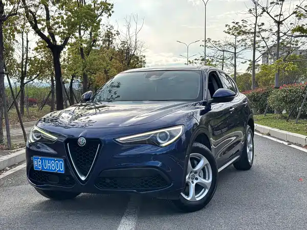 Alfa Romeo Stelvio 2017