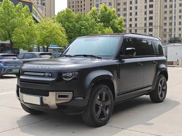 Land Rover Defender 2024