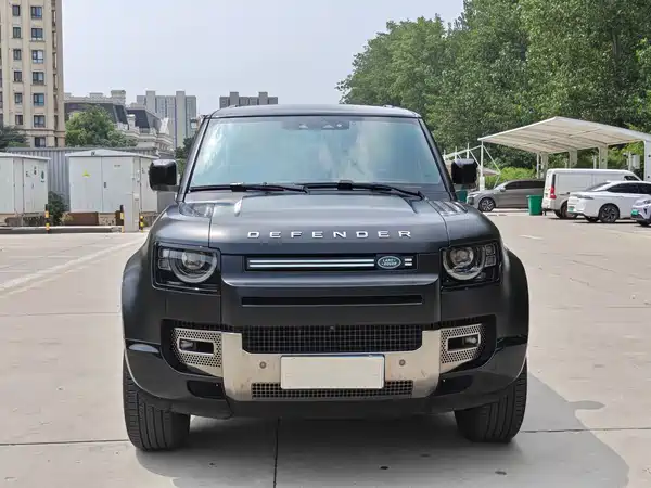 Land Rover Defender 2024